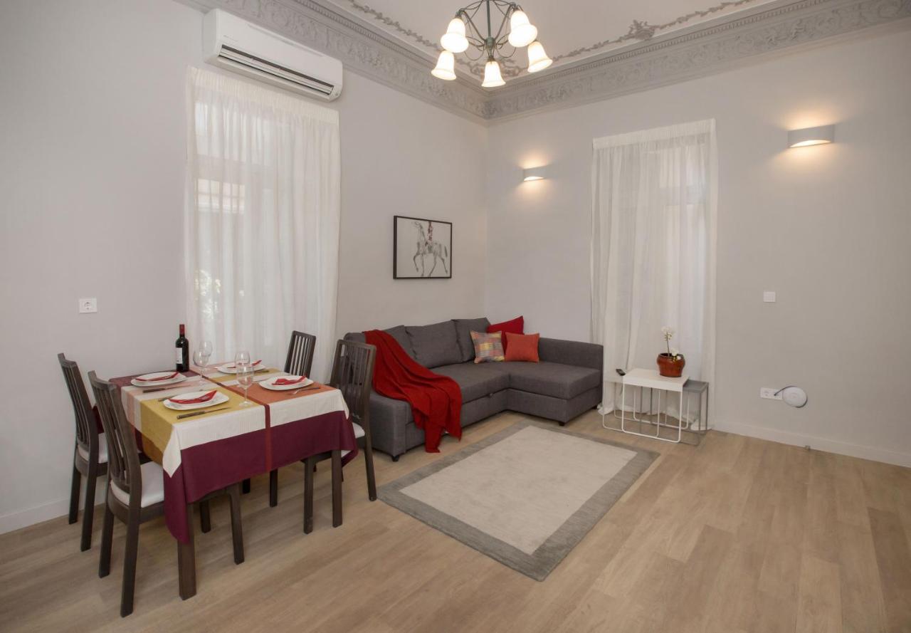 Sophisticated Apartment In Syntagma By Ghh 雅典 外观 照片