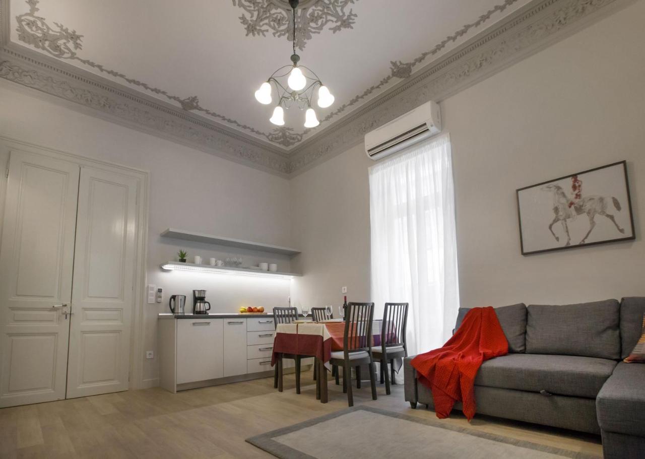 Sophisticated Apartment In Syntagma By Ghh 雅典 外观 照片