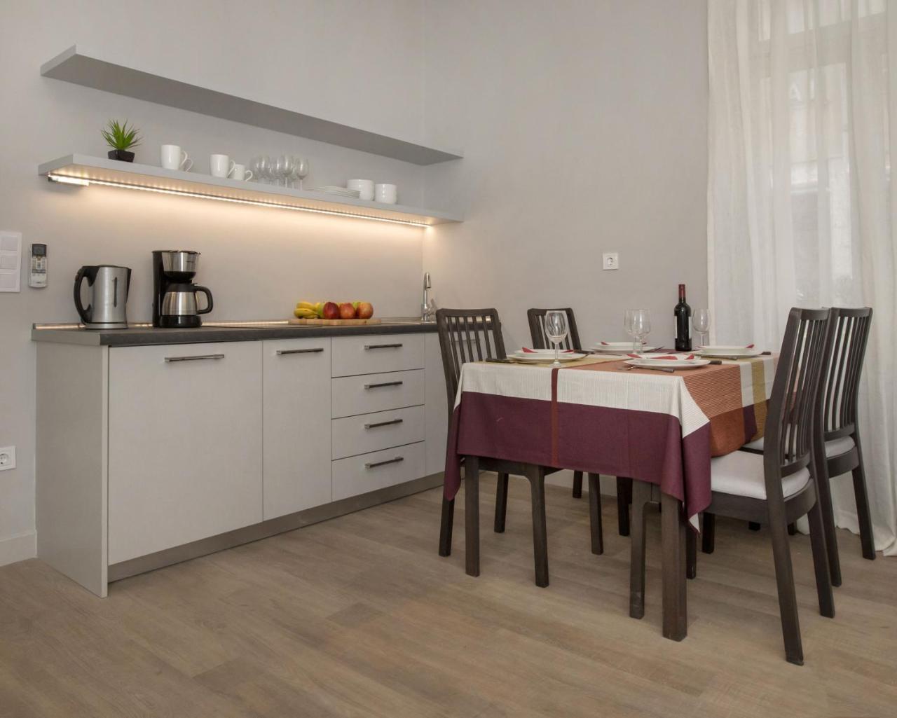 Sophisticated Apartment In Syntagma By Ghh 雅典 外观 照片