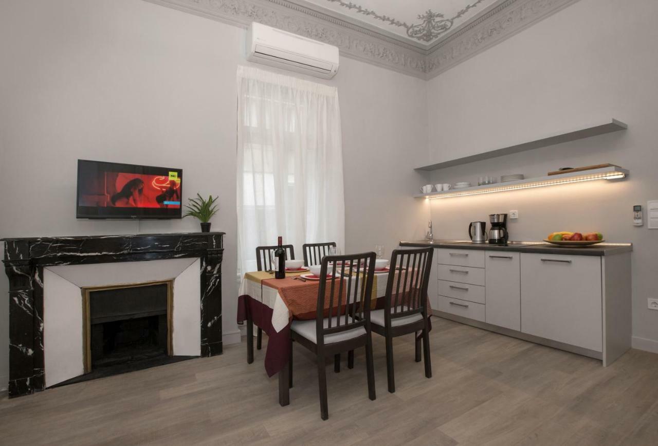 Sophisticated Apartment In Syntagma By Ghh 雅典 外观 照片